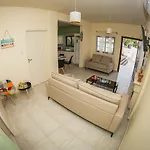 Vila Elena *