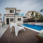 Elena Villa *